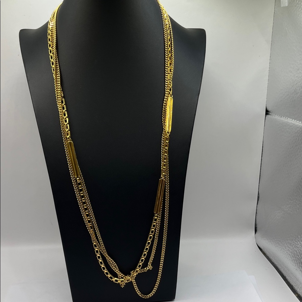 Monet Gold Multi-Layer Necklace Vintage
Chain link Bar Necklace